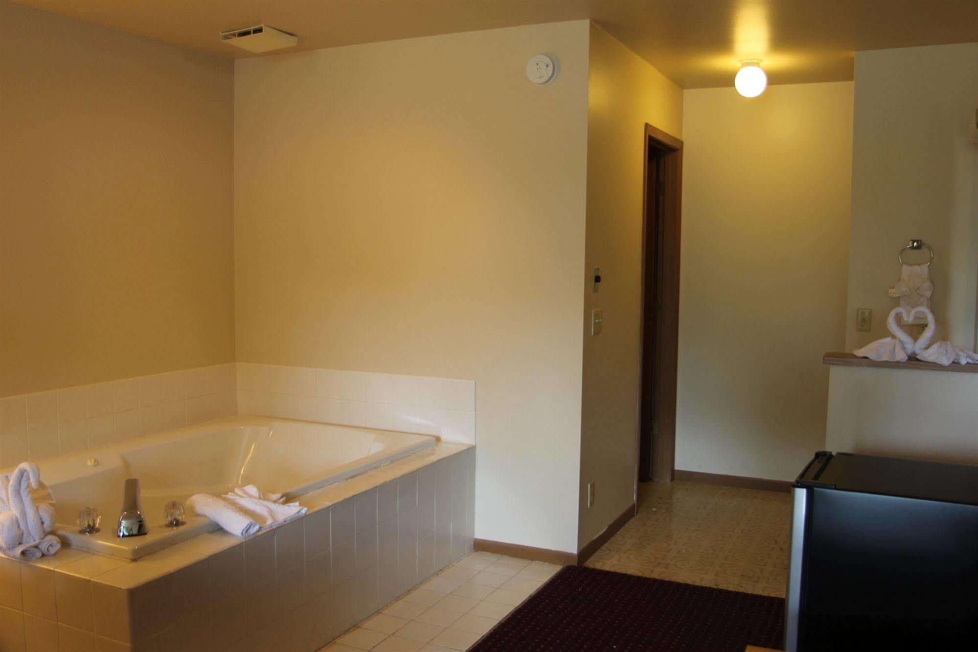 Lake Delton Malibu Inn المظهر الخارجي الصورة